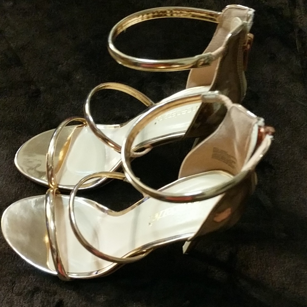 Shoes - Picture 2 of 4